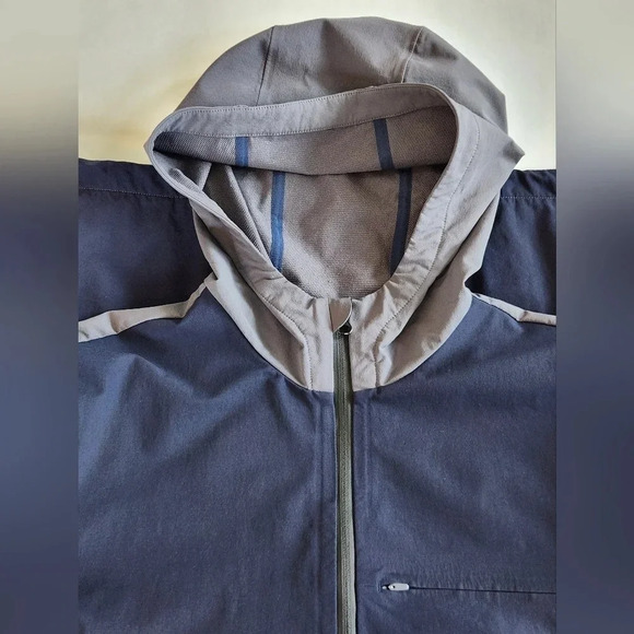 || OUTDOOR VOICES || Stretch Crepe rain jacket - Picture 7 of 10